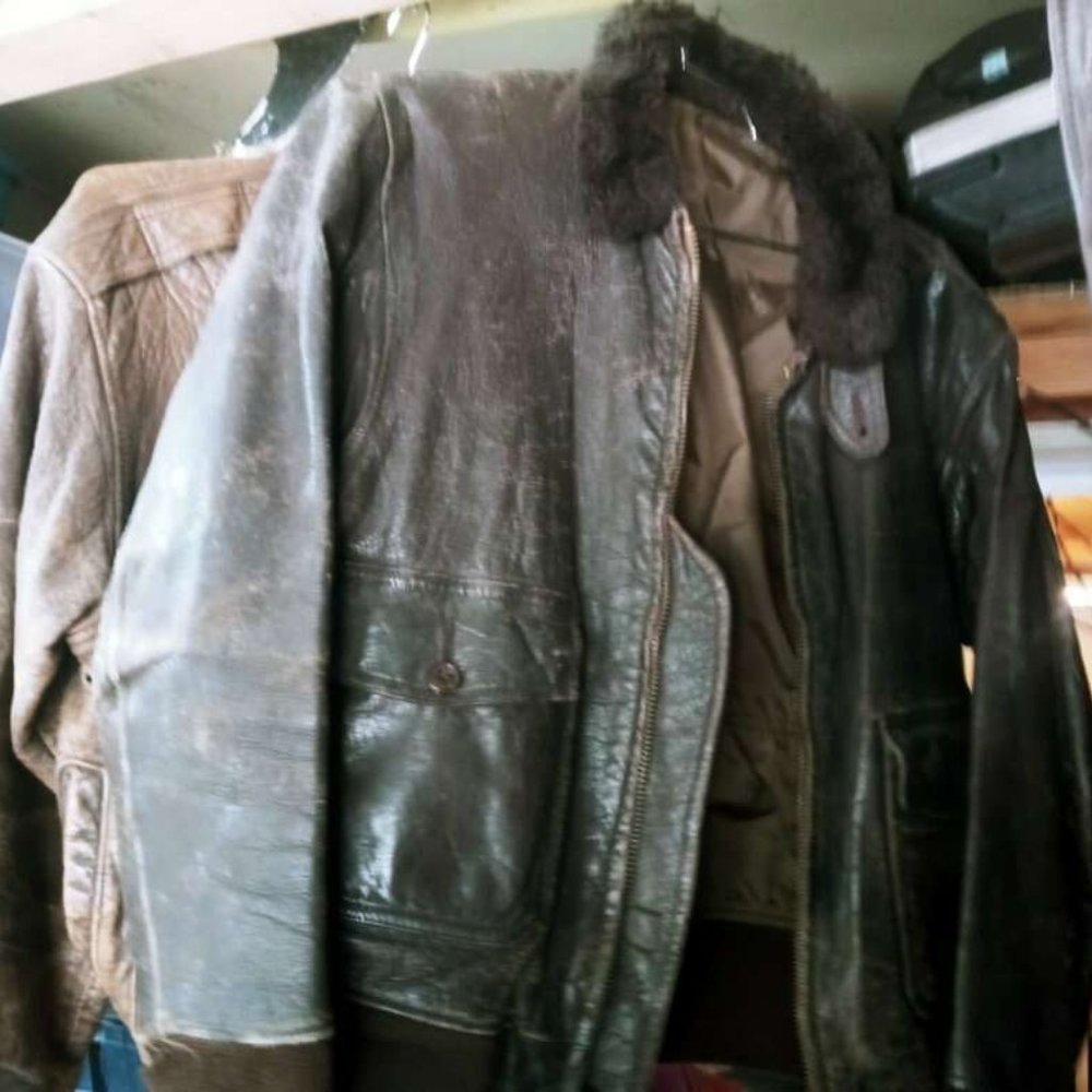 G1 US Navy leather flight jacket sz42 medium to small worn out cuffs n waistband